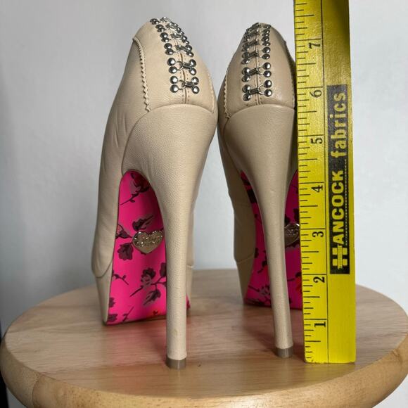 BETSEY JOHNSON CORINN PLATFORM PUMP WOMENS BONE LEATHER Size 7 1/2 - Picture 4 of 8